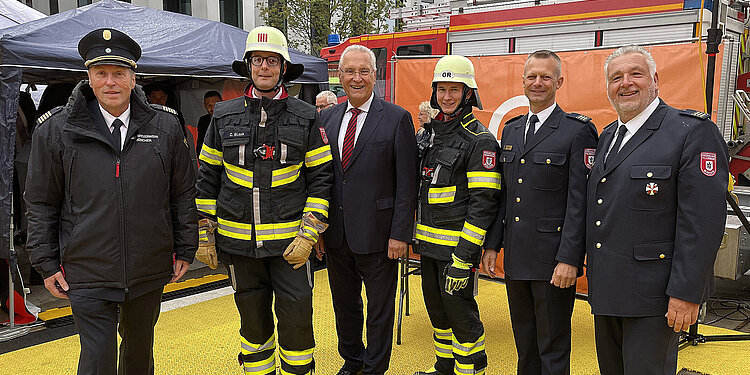 Innenminister Herrmann (3. v. l.) zur Eröffnung der 31. Landesverbandsversammlung